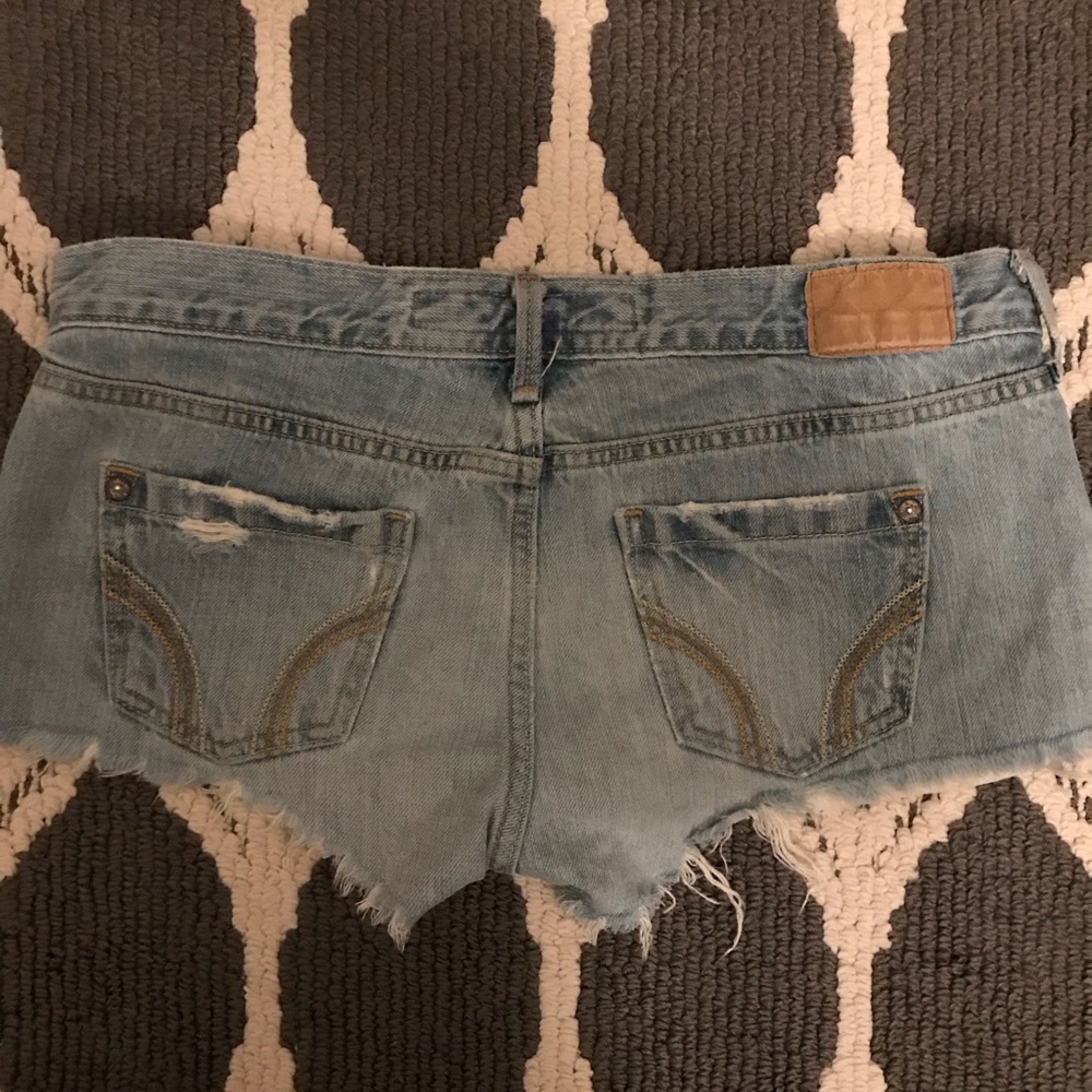 ❌SOLD❌ Junior girls Hollister light wash denim shorts 3 - Picture 5 of 5